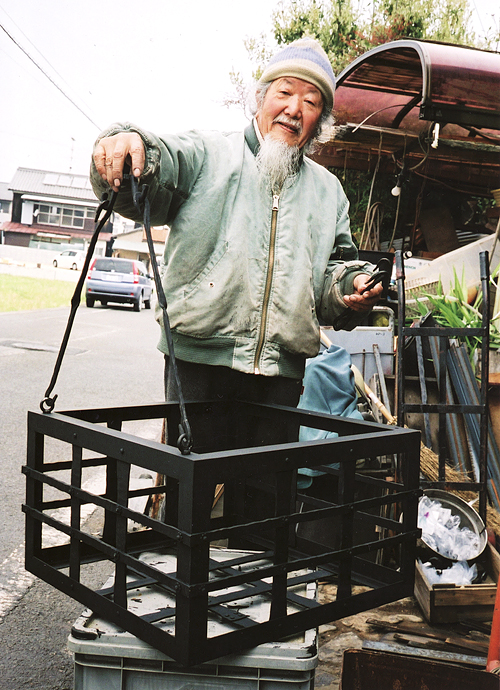 鍛冶職人の白鷹幸伯(しらたか ゆきのり)さん