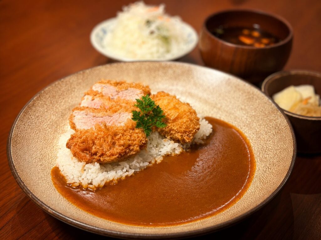 岩中豚とんかつと蟹クリームコロッケの贅沢盛り合わせカレー定食